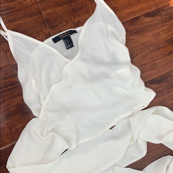 📌White Spaghetti Strap top with long tie - Picture 2 of 4